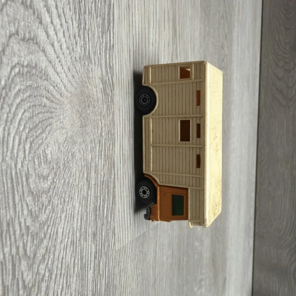 Matchbox Superfast Lesney Bedford Horse-Box No. 40, No. 62 T.V Service Van No.46